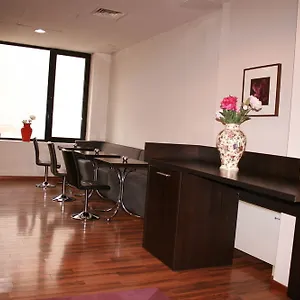 Hotel Hemingway, Bukurešť